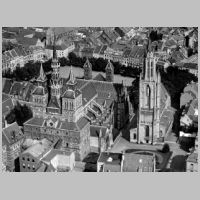 Maastrich, Sint Servaaskerk, Neogotische middentoren op luchtfoto, ca. 1925, Onbekend, Wikipedia.jpg